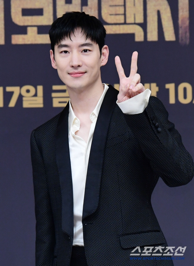 Lee Je-hoon Returns as K-Dark Hero in ‘Taxi Driver 3’ Premiering November 21