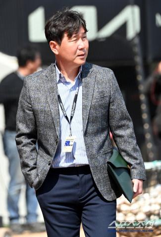 Why did national team coach Ryu Ji-hyun leave for Ulsan, where promising players gathered, refusing to be semi-PO