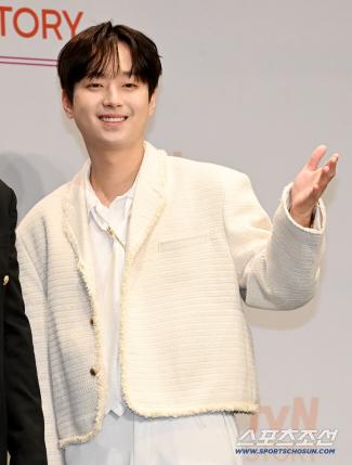 30-year-old Lee Chan-won reveals his age controversy. In fact, he's old (Celeb soldier)