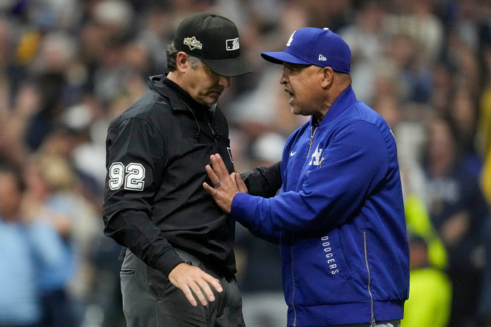 Dodgers, all-time super absurd double play. Is this for real? → a double play to center field with the bases loaded.