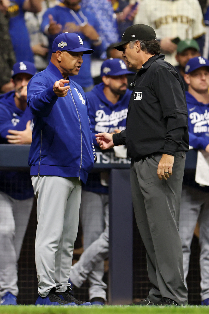 Dodgers, all-time super absurd double play. Is this for real? → a double play to center field with the bases loaded.