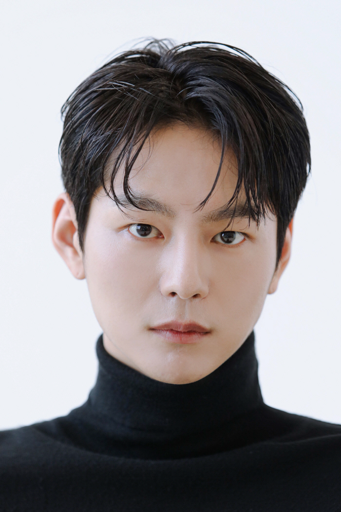Park Sunho Signs Exclusive Contract with Big Smile Entertainment