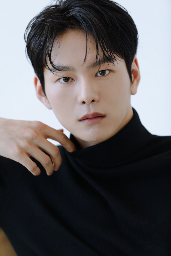 Park Sunho Signs Exclusive Contract with Big Smile Entertainment