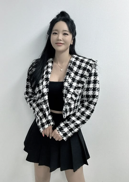 Hong Jin-young will tear up her big belly head-to-head skirt over rumors of pregnancy (Dolsing Foreman)