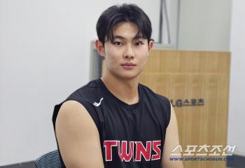 I'm going to make the team that didn't pick me regret it The 10th-ranked rookie, who was shunned even by 156km, → First win, save, hold → All-Star match → Pilseungjo → KS Direct → First year on board the national team was accomplished 