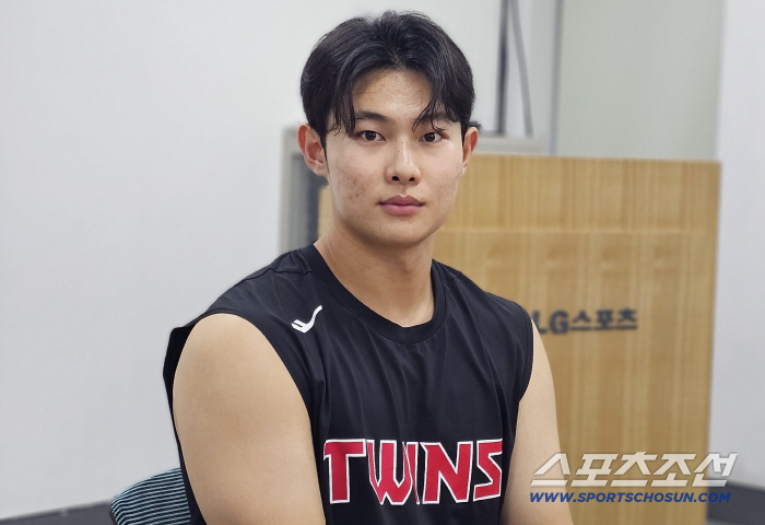 I'm going to make the team that didn't pick me regret it The 10th-ranked rookie, who was shunned even by 156km, → First win, save, hold → All-Star match → Pilseungjo → KS Direct → First year on board the national team was accomplished