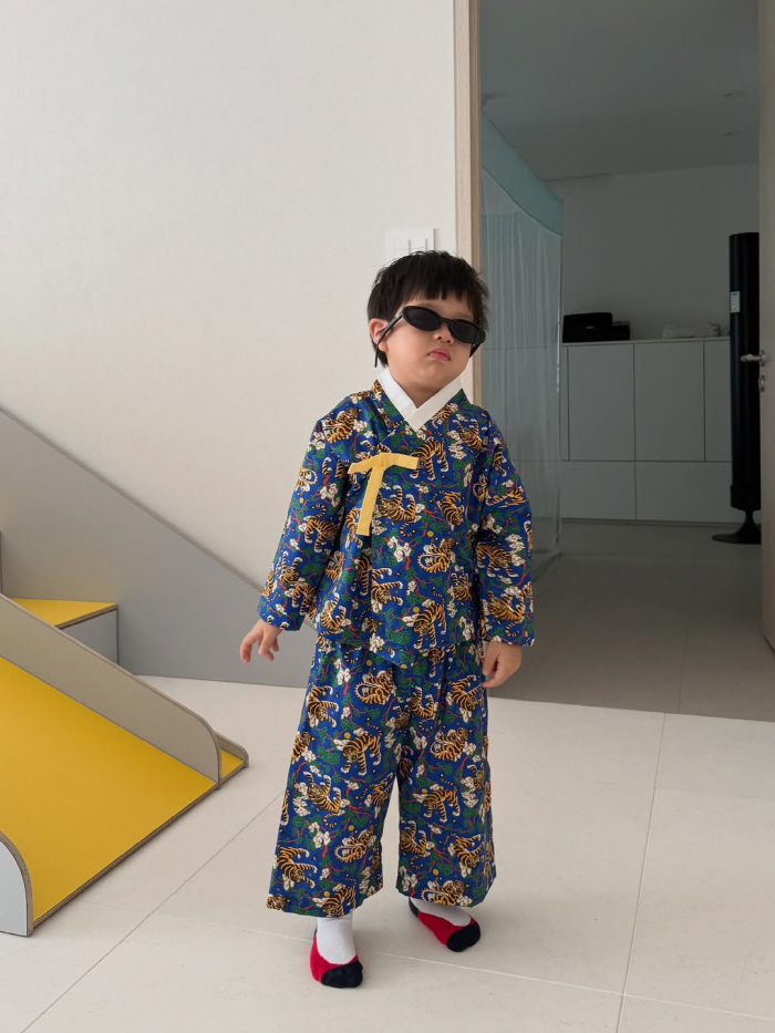 Jason Jun-beom is the third generation who enjoys watching while wearing hanbok (Hong Sun-TV)