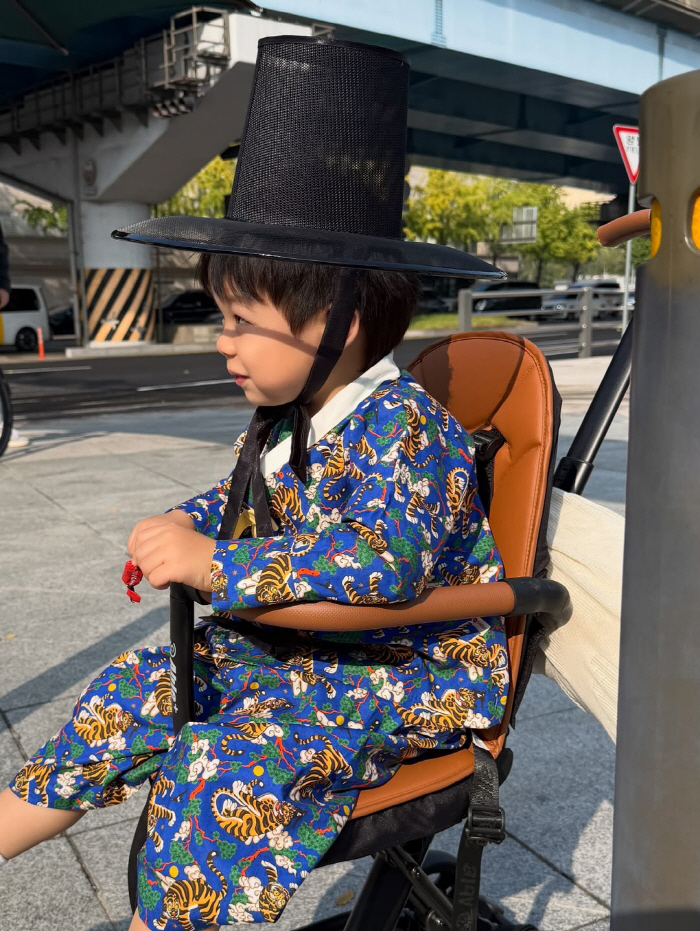 Jason Jun-beom is the third generation who enjoys watching while wearing hanbok (Hong Sun-TV)