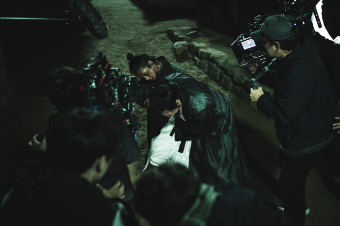 The martial arts director was also amazed by the takryu action..I don't care for myself
