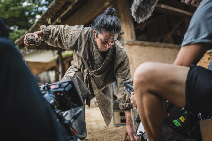 The martial arts director was also amazed by the takryu action..I don't care for myself