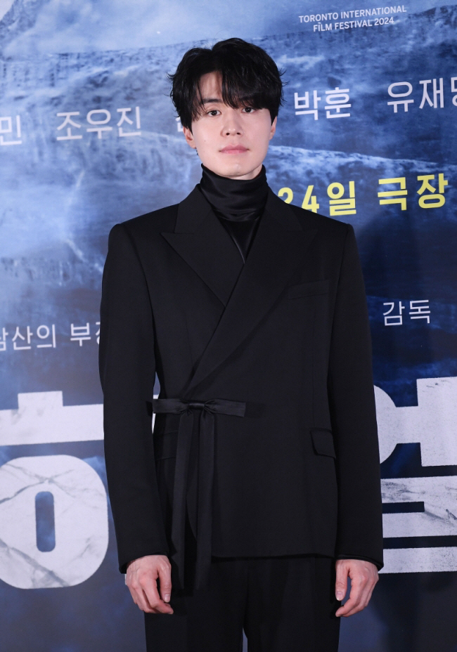 Lee Dong-wook’s Agency Issues Stern Warning Against Privacy Invasion