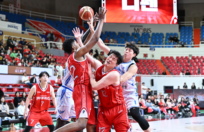  Hyundai Mobis won 82-77. leave the gas corporation out for five consecutive years. Screenattack rebound Lee Seung-hyun, the winner of the match. How did you end up in the chaos of the gas works