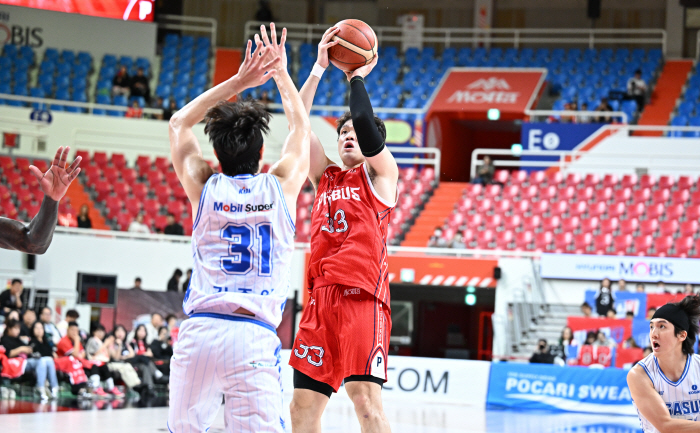  Hyundai Mobis won 82-77. leave the gas corporation out for five consecutive years. Screenattack rebound Lee Seung-hyun, the winner of the match. How did you end up in the chaos of the gas works