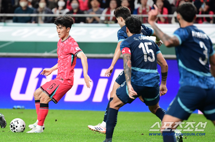 Um Ji-sung goal → Kim Seung-gyu's super save experiment, close in the first half with Paraguay 10 ahead