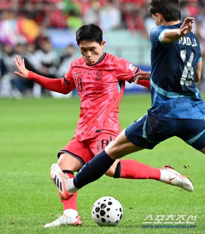 Um Ji-sung goal → Kim Seung-gyu's super save experiment, close in the first half with Paraguay 10 ahead