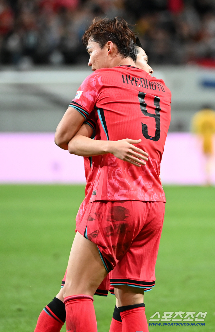  Additional goal Oh Hyun-kyu and Lee Kang-in embrace hot