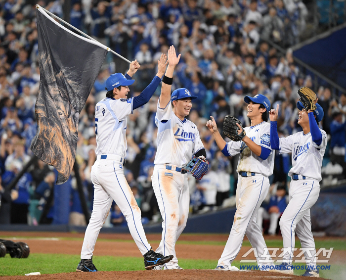  The cheering lions beat SSG to advance to the playoffs