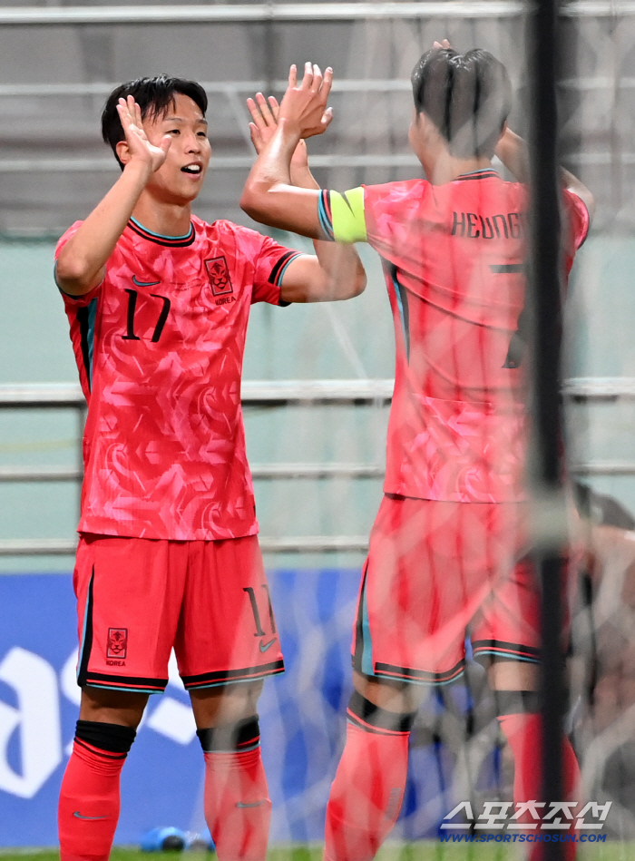  First goal Um Ji Sung, Son Heung-min who came first