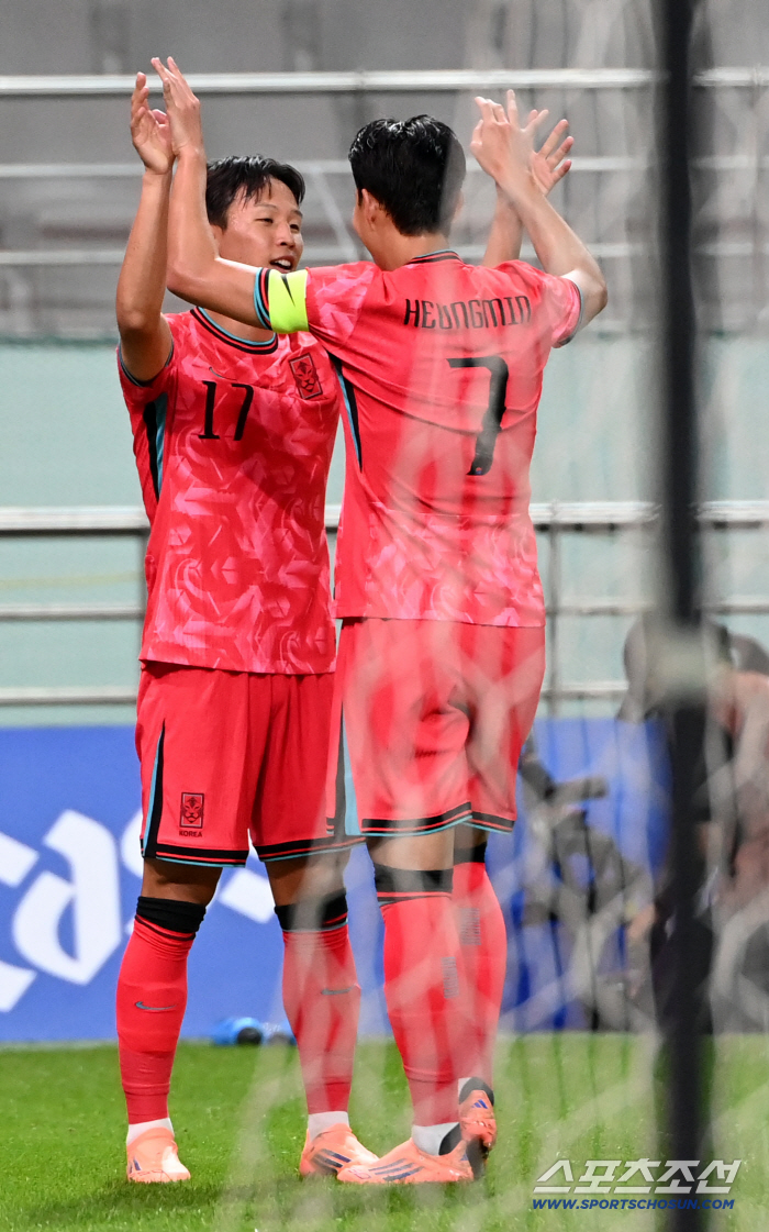  First goal Um Ji Sung, Son Heung-min's hot hug