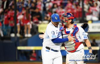  Furado Kang Minho's hot hug
