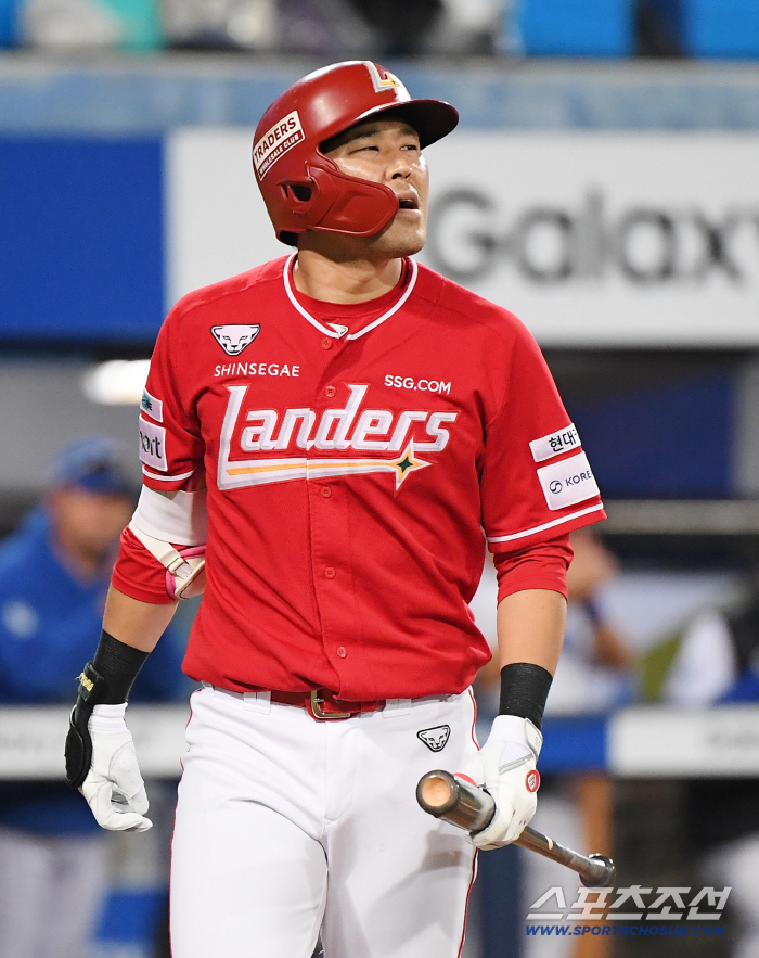 Han Yu-Sum strikes out from chance