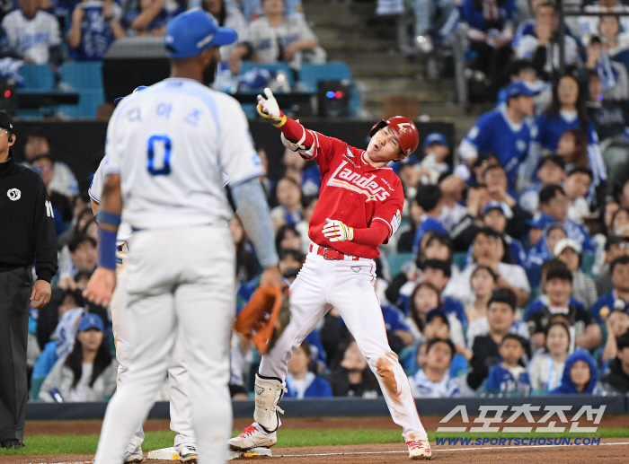  It's a cheering Park Sung Han tie
