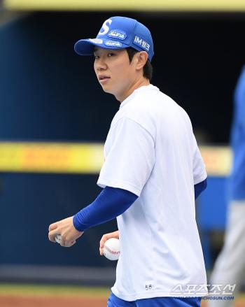  Kim Jichan's sluggish eyes