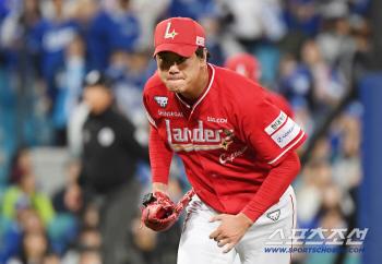  Kim Kwang-hyun finished the first inning without losing a point