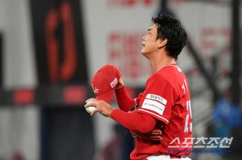  Kim Kwang-hyun, SSG's starter on the verge of loading the bases