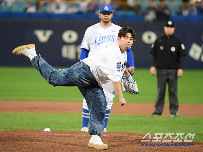  Kim Sang-soo's younger brother Woody, powerful first pitch at Lapak