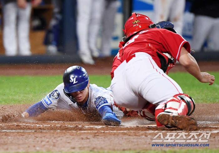  Kim Sung-yoon's home chain touches the base to avoid tags
