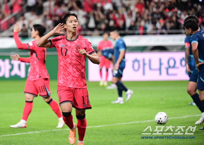  Um Ji-sung scored the first goal quickly against Paraguay