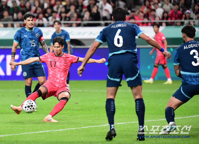  Um Jisung makes the first goal