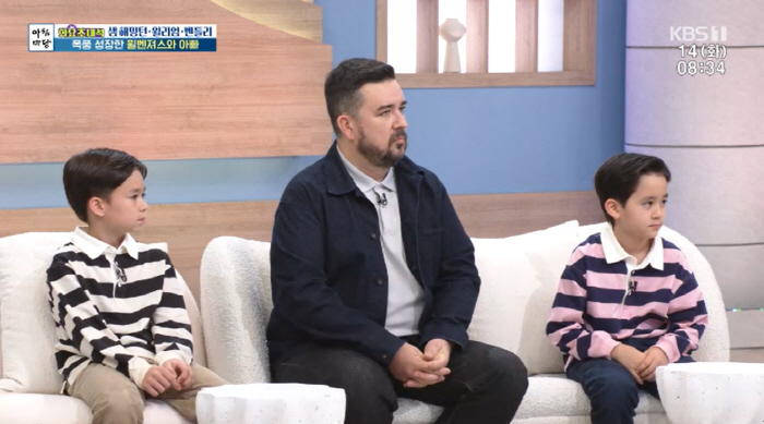 Sam Hammington is worried about the celebrity disease of the Wilbbers..I didn't show you Super Junior on purpose. (Morning yard)
