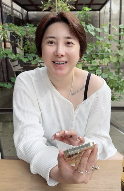 Seo In Young, who gained 10kg, caught Seongsu-dong..Even though it's round, I'm confident with my bare face