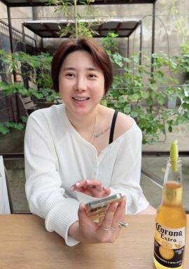 Seo In Young, you're confident without makeup..You said you gained 10kg and lost your nose. Your health is overflowing