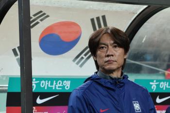 Hong Myung-bo's super-jackpot, Brazil disaster → Unexpected → World Cup's first two ports are really just around the corner. Australia's upset loss  Ecuador draw