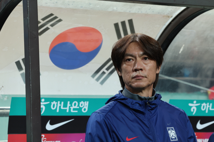 Hong Myung-bo's super-jackpot, Brazil disaster → Unexpected → World Cup's first two ports are really just around the corner. Australia's upset loss  Ecuador draw