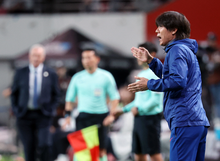 Hong Myung-bo's super-jackpot, Brazil disaster → Unexpected → World Cup's first two ports are really just around the corner. Australia's upset loss  Ecuador draw