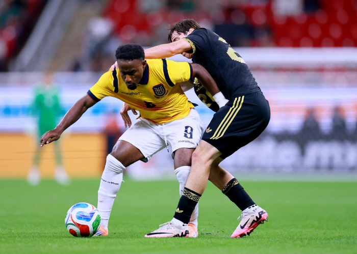 Hong Myung-bo's super-jackpot, Brazil disaster → Unexpected → World Cup's first two ports are really just around the corner. Australia's upset loss  Ecuador draw