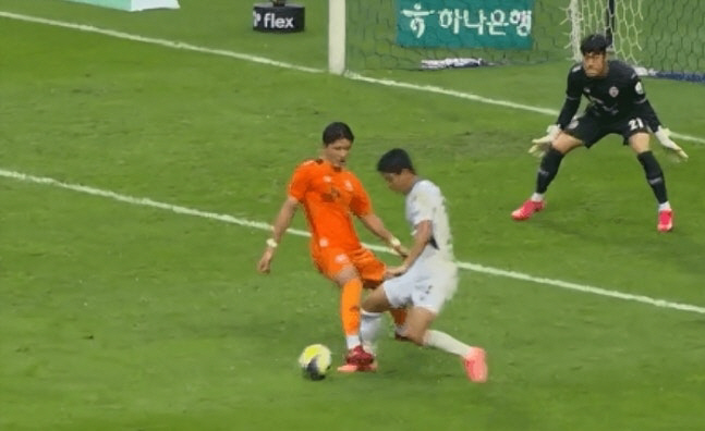 I'd rather say I missed it. The decision of the controversy over the match against Jeju Jeonbuk, and in the end, the absurd excuse VAR of the 'misjudgment' referee was the same as the referee