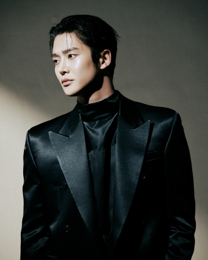  Takryu Rowoon wants to wear a school uniform after being discharged from the military on October 27th