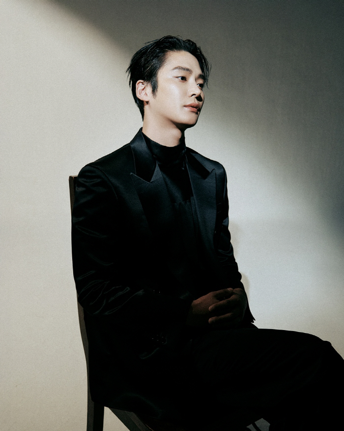  Takryu Rowoon wants to wear a school uniform after being discharged from the military on October 27th