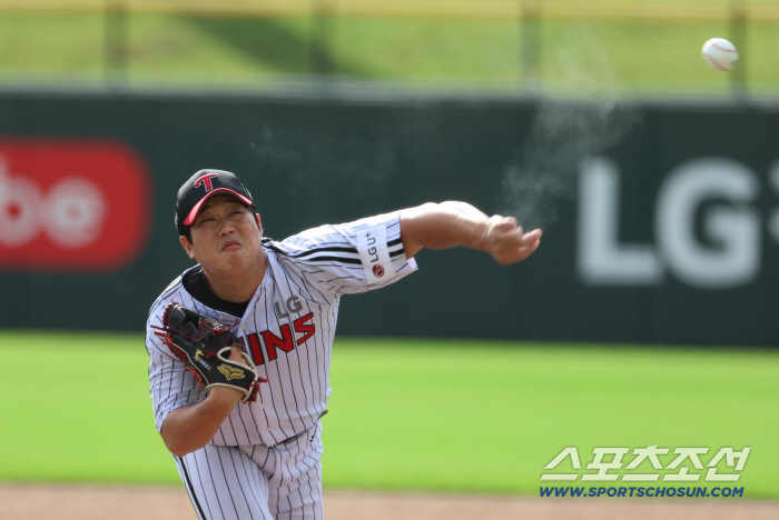 Jang Hyun-sik, Ham Deok-ju, Park Myung-geun, and one inning without losing a point in the first Cheongbaek match. But the 153km fastball bam! There was another big hit