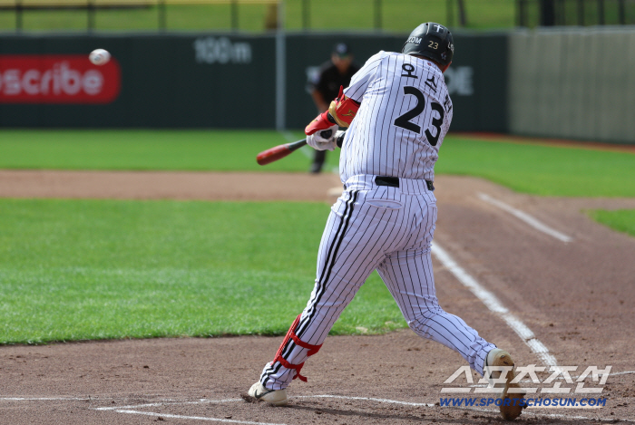 Jang Hyun-sik, Ham Deok-ju, Park Myung-geun, and one inning without losing a point in the first Cheongbaek match. But the 153km fastball bam! There was another big hit