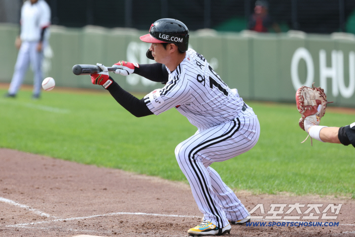 Jang Hyun-sik, Ham Deok-ju, Park Myung-geun, and one inning without losing a point in the first Cheongbaek match. But the 153km fastball bam! There was another big hit