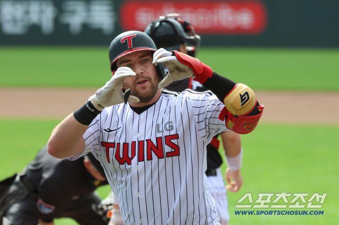 Jang Hyun-sik, Ham Deok-ju, Park Myung-geun, and one inning without losing a point in the first Cheongbaek match. But the 153km fastball bam! There was another big hit