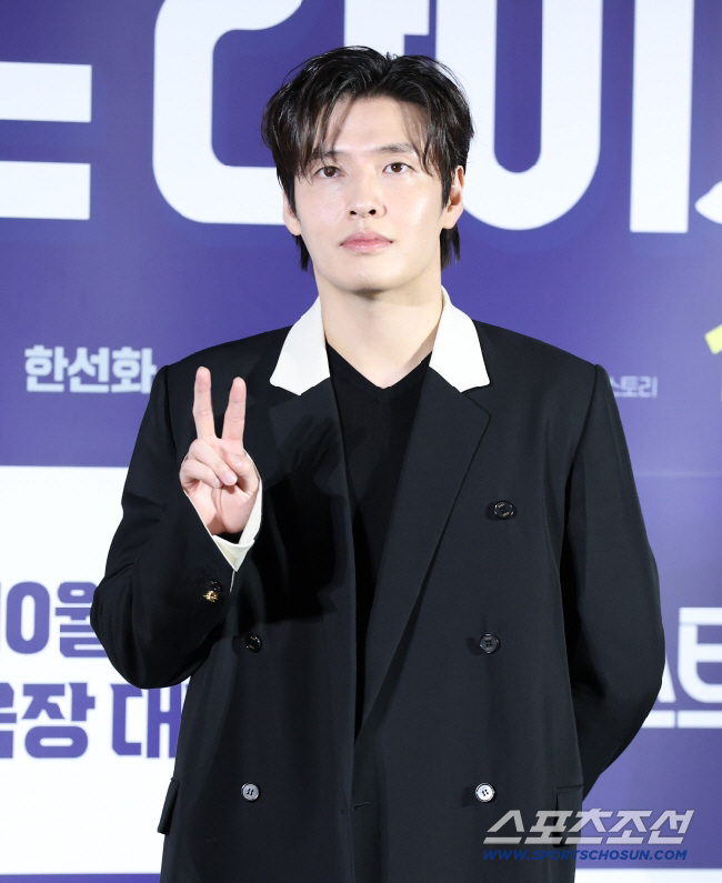 Kang Ha-neul, were you ostracized during the shooting of Olegm? You're left alone on a dark set (Ras)