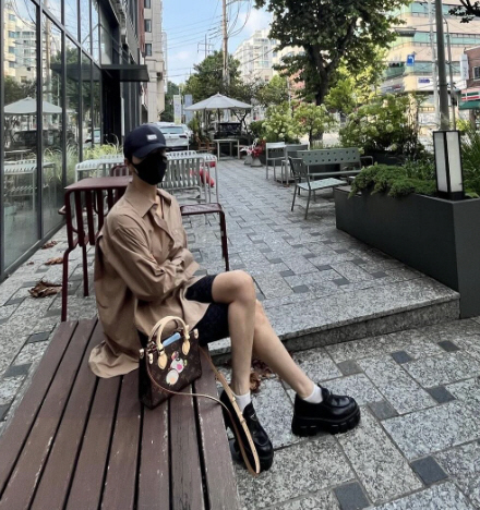 Kim Hye-soo, 55, has no time to take off his leggings...Making perfect body before Signal 2