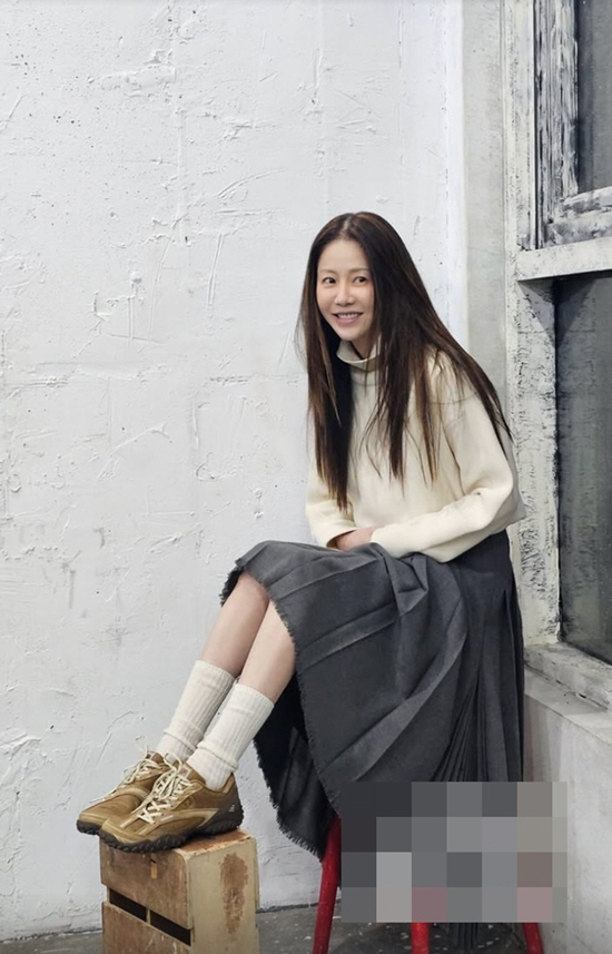 Ko Hyun-jung, who feels autumnal, has a bright smile  flawless skin...The beauty that stopped time. 